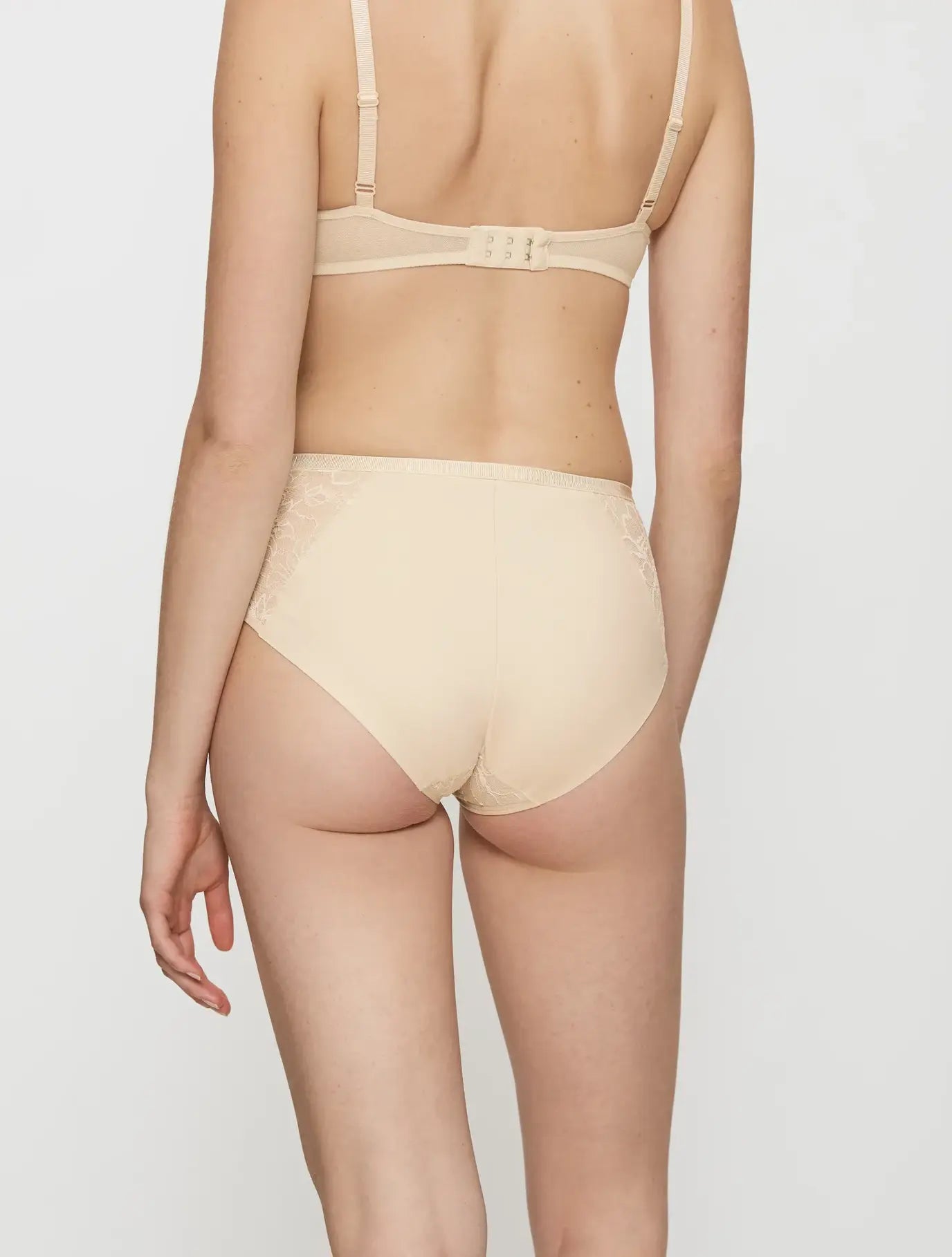 Amourette Charm Maxi01